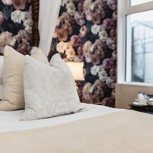 Four Poster Room